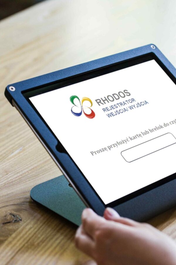Polski rejestrator wejść i wyjść pracowników. Urządzenie oprogramowano i wyprodukowano w RHO Software.